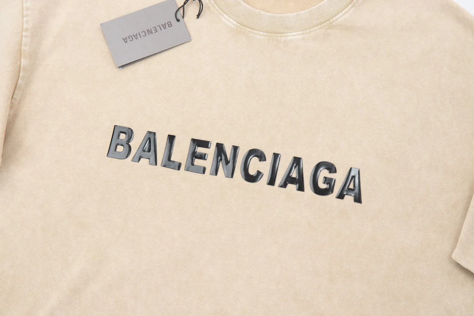 🅿️220 High quality ✨Paris✨🆕Classic logo letter pattern short sleeves. Official website synchronization, pure cotton fabric at the counter! Comfortable against the skin, durable and easy to wear, classic and simple logo design, meticulous original craftsmanship, customized 290G same vat dyed fabric, very comfortable to the touch, latest brick cabinet synchronization, OS off-shoulder version, fashionable and personalized, super versatile and good-looking, very suitable for both men and women, must-have style, tag, collar label, washed wheat, three labels complete, black, light apricot, green, rock coffee. 4️⃣ color S M L XL
